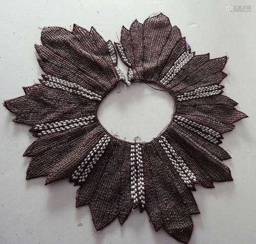 Pearl collar in leaf sha