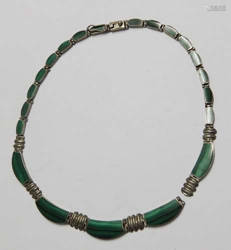 Necklace with malachite