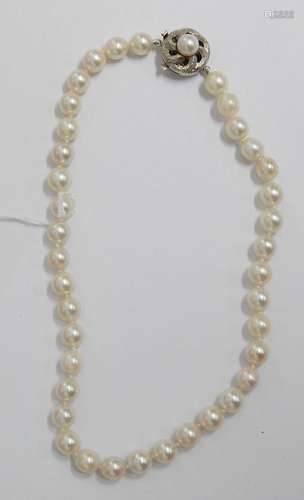 Children pearl necklace