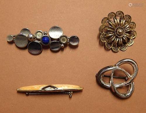 Mix of 4 brooches, costume