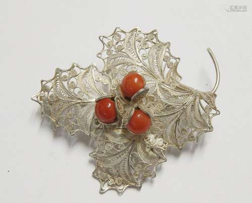 Brooch in leaf shape with