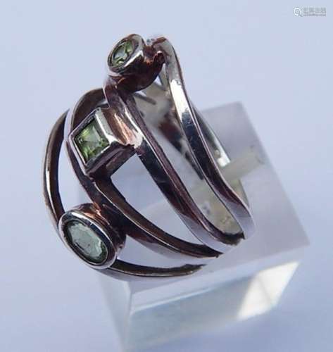 Ladies ring with 3 light g