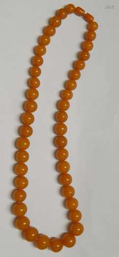 Necklace with honey colore