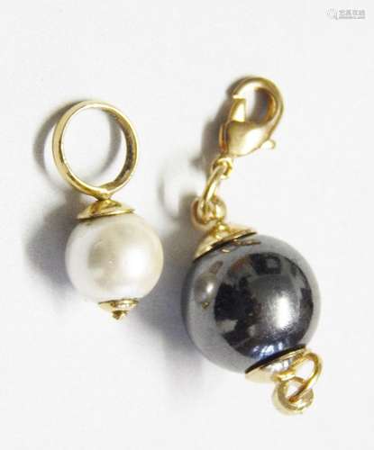 Pendant with white pearl,5