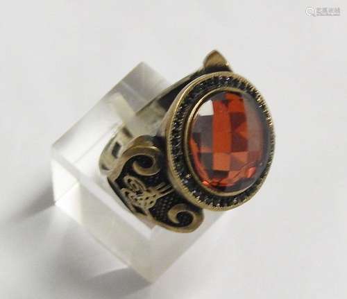 Ladies ring with cut glass