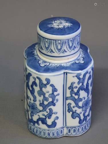 Porcelain tea caddy,height