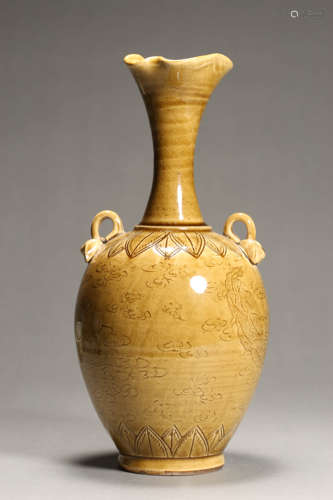 Yellow Glaze Double-Hooked Vase