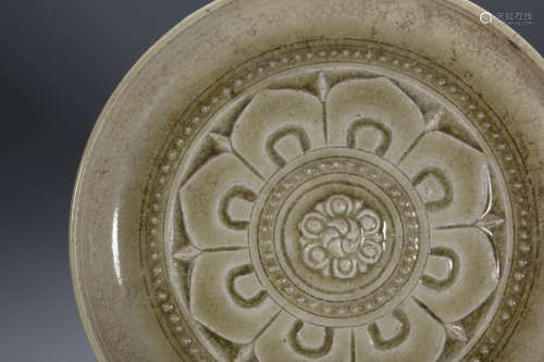 Xiangzhou Kiln Incised Celadon Glaze Lotus Plate