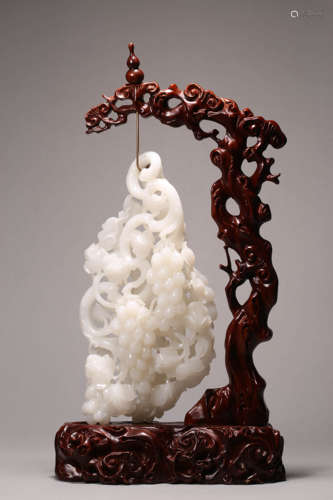 White Jade Carving Squirrel Grape Ornament