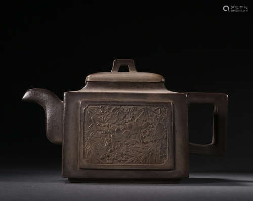 A redware teapot, Qian hongwen Mark