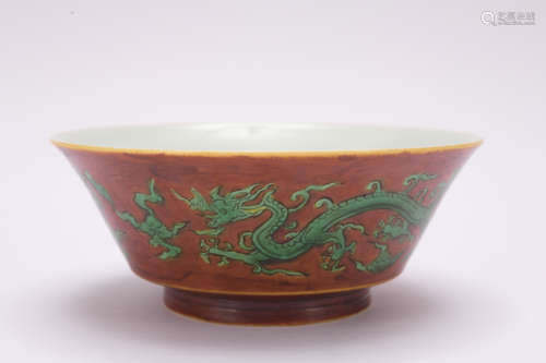 A red and green glazed 'dragon' bowl