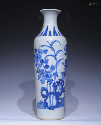 A blue and white 'floral' vase,Chong zhen Mark