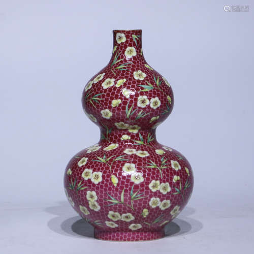 A famille-rose 'floral' gourd-shaped vase,Jia qing Mark