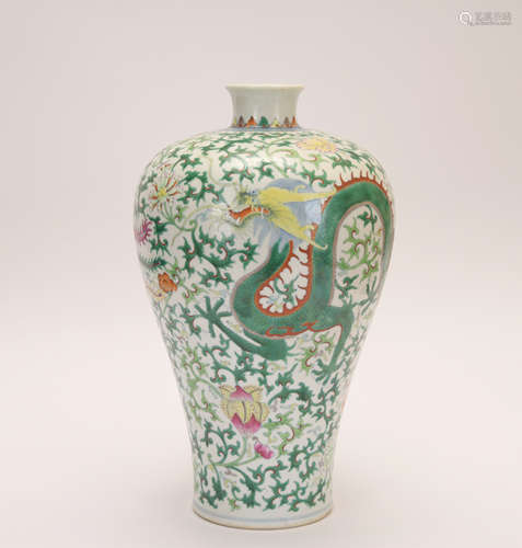 A DouCai 'dragon and phoenix' vase