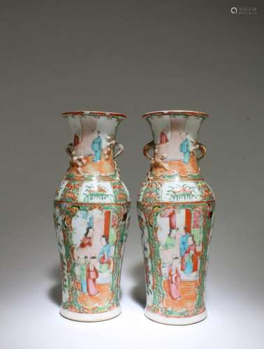 A PAIR OF ANTIQUE PORCELAIN VASES