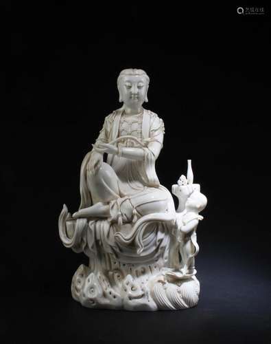 CHINESE BLAND DE CHINE GUANYIN STATUE