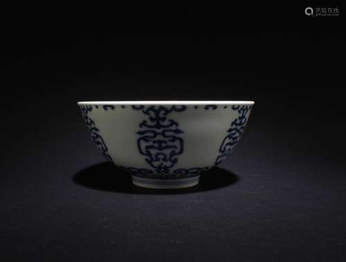 A BLUE & WHITE PORCELAIN BOWL