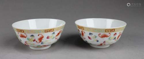 A PAIR OF CHINESE PORCELAIN BOWLS