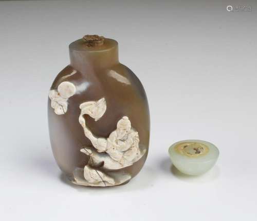 CHINESE AGATE SNUFF BOTTLE