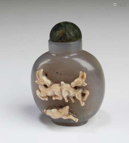 CHINESE AGATE SNUFF BOTTLE