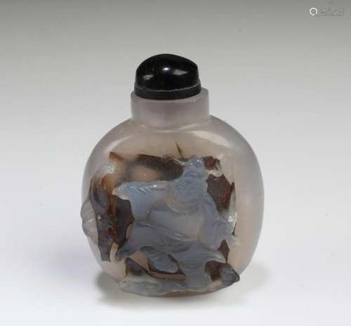 CHINESE AGATE SNUFF BOTTLE