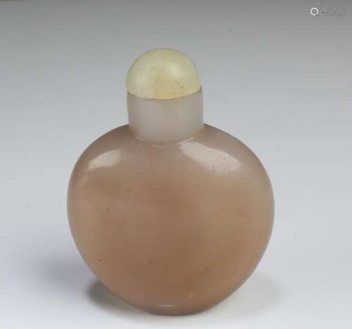 CHINESE AGATE SNUFF BOTTLE