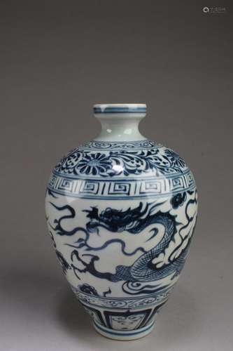 CHINESE BLUE & WHITE PORCELAIN VASE