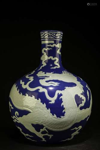 CHINESE PORCELAIN DRAGON VASE