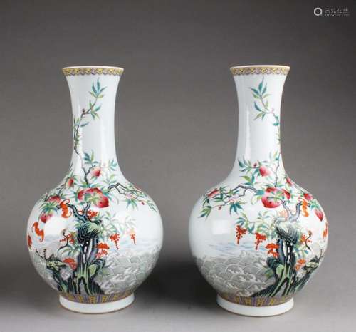 A PAIROF CHINESE FENCAI PORCELAIN VASES