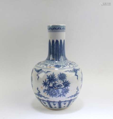 CHINESE BLUE & WHITE PORCELAIN VASE