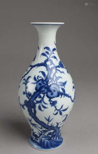 CHINESE BLUE & WHITE PORCELAIN VASE