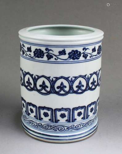 CHINESE BLUE & WHITE PORCELAIN BRUSHPOT