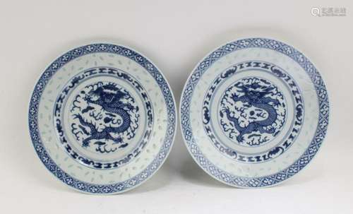 A PAIR OF CHINESE BLUE & WHITE PORCELAIN PLATES