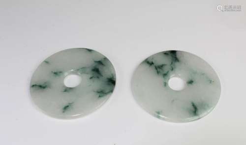 A PAIR OF JADE PENDANTS