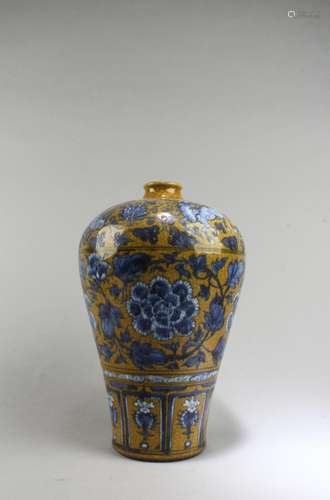 CHINESE PORCELAIN MEIPING VASE