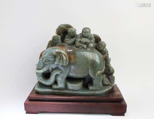 CHINESE CARVED GREEN JADE ELEPHANT ORNAMENT