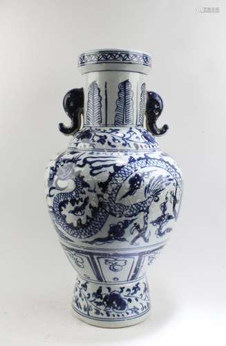 CHINESE BLUE & WHITE PORCELAIN VASE