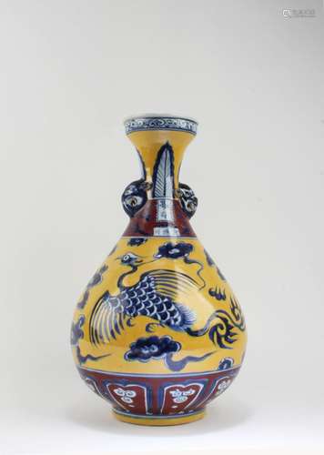 CHINESE FAMILLE JAUNE PORCELAIN VASE