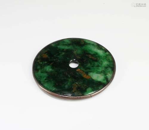 A GREEN COLOR JADE PENDANT