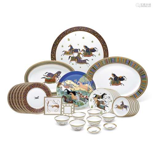 一組三十三件瓷器: 東方駿馬系列餐瓷