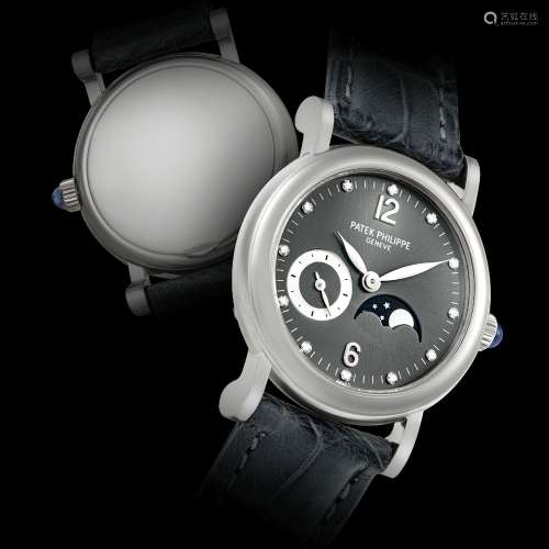 百達翡麗，18K白金鑲鑽石女裝腕錶，配月相，型號4857G，約1999年製，附...
