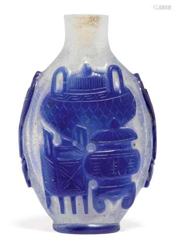 A BLUE OVERLAY BUBBLE-SUFFUSED GLASS SNUFF BOTTLE.China, hei...