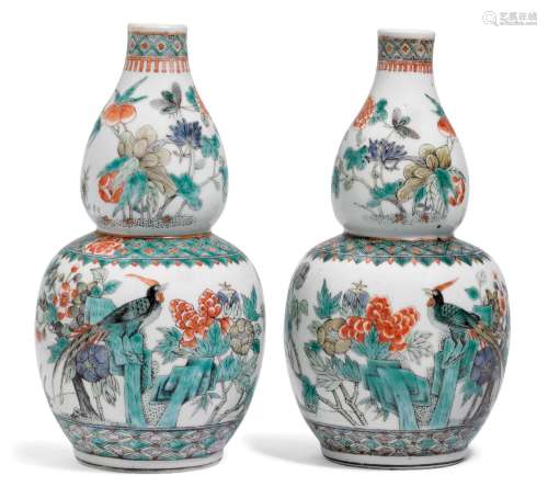 TWO DOUBLE-GOURD VASES.China, 19th century. H 23.5 cm.Flower...