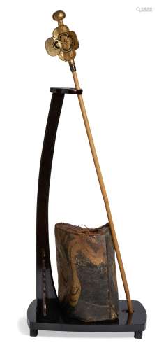 A FINIAL OF A SASHIMONO (BANNER) AND BAG.Japan, 18th/19th c....