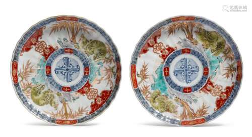 PAIR OF IMARI PLATES.Japan, 19th century D. 23.5 cm.Porcelai...