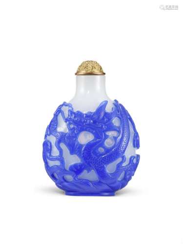 A BLUE OVERLAY OPAQUE WHITE GLASS 'DRAGONS' SNUFF BO...