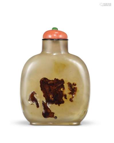 A SILHOUETTE AGATE 'BIRD AND LOTUS' SNUFF BOTTLE 19t...