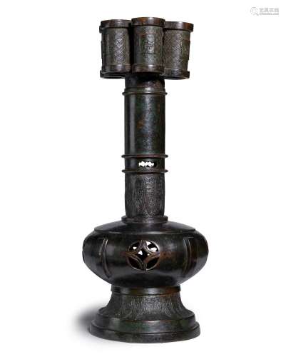 A LARGE AND RARE BRONZE 'CASH' SIX-TUBED ARROW VASE, TOUHU Y...