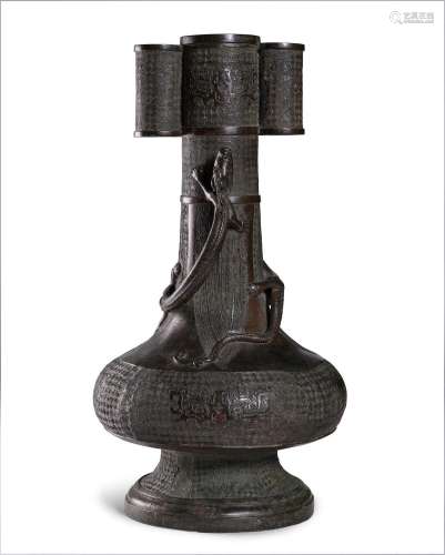 A LARGE BRONZE ARROW VASE, TOUHU Ming Dynasty