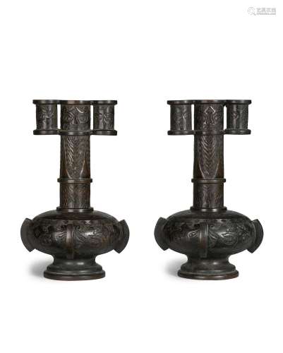 A PAIR OF BRONZE ARROW VASES, TOUHU Qing Dynasty (2)
